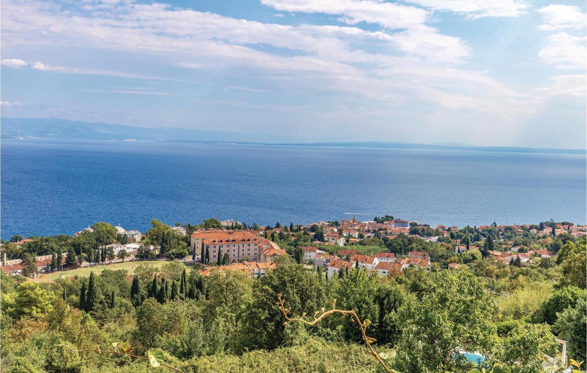 Awesome apartment in Lovran with 4 Bedrooms&WiFi Buitenkant foto