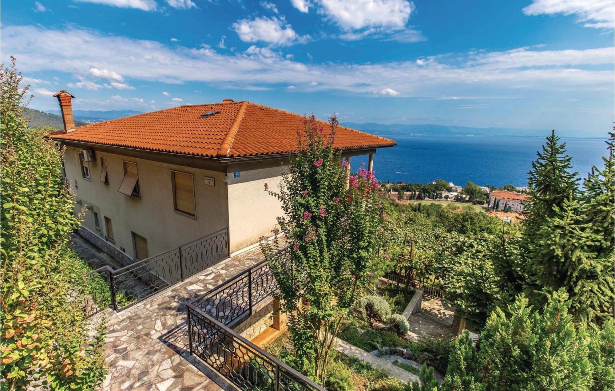 Awesome apartment in Lovran with 4 Bedrooms&WiFi Buitenkant foto