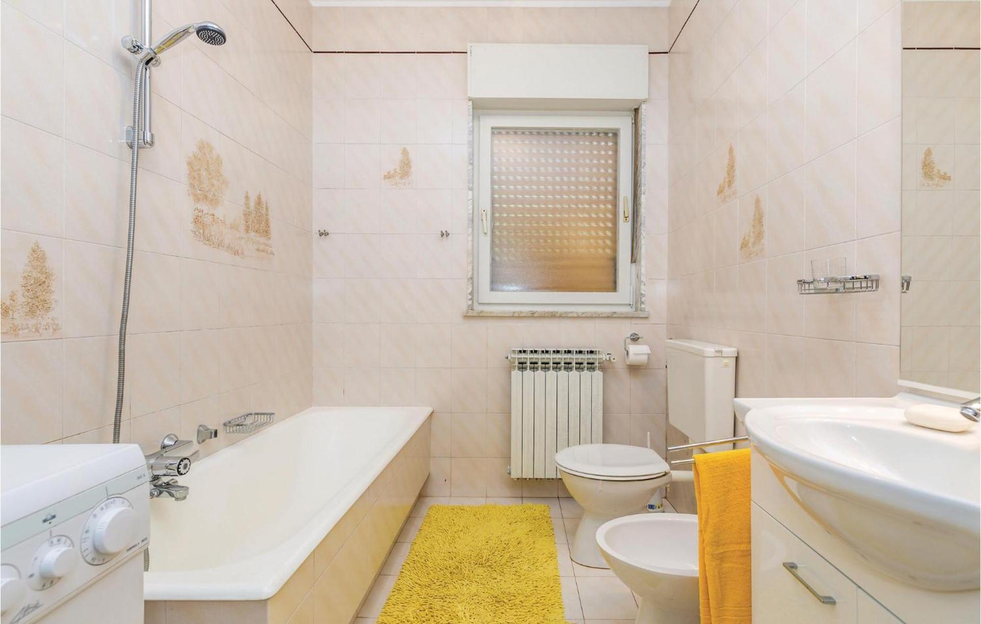 Awesome apartment in Lovran with 4 Bedrooms&WiFi Buitenkant foto