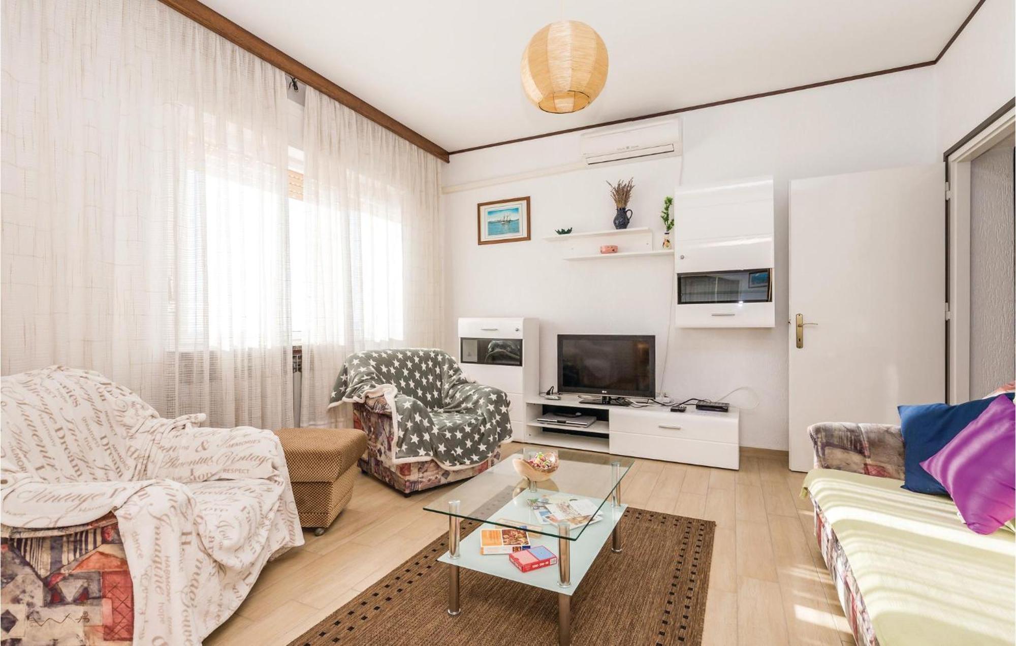 Awesome apartment in Lovran with 4 Bedrooms&WiFi Buitenkant foto