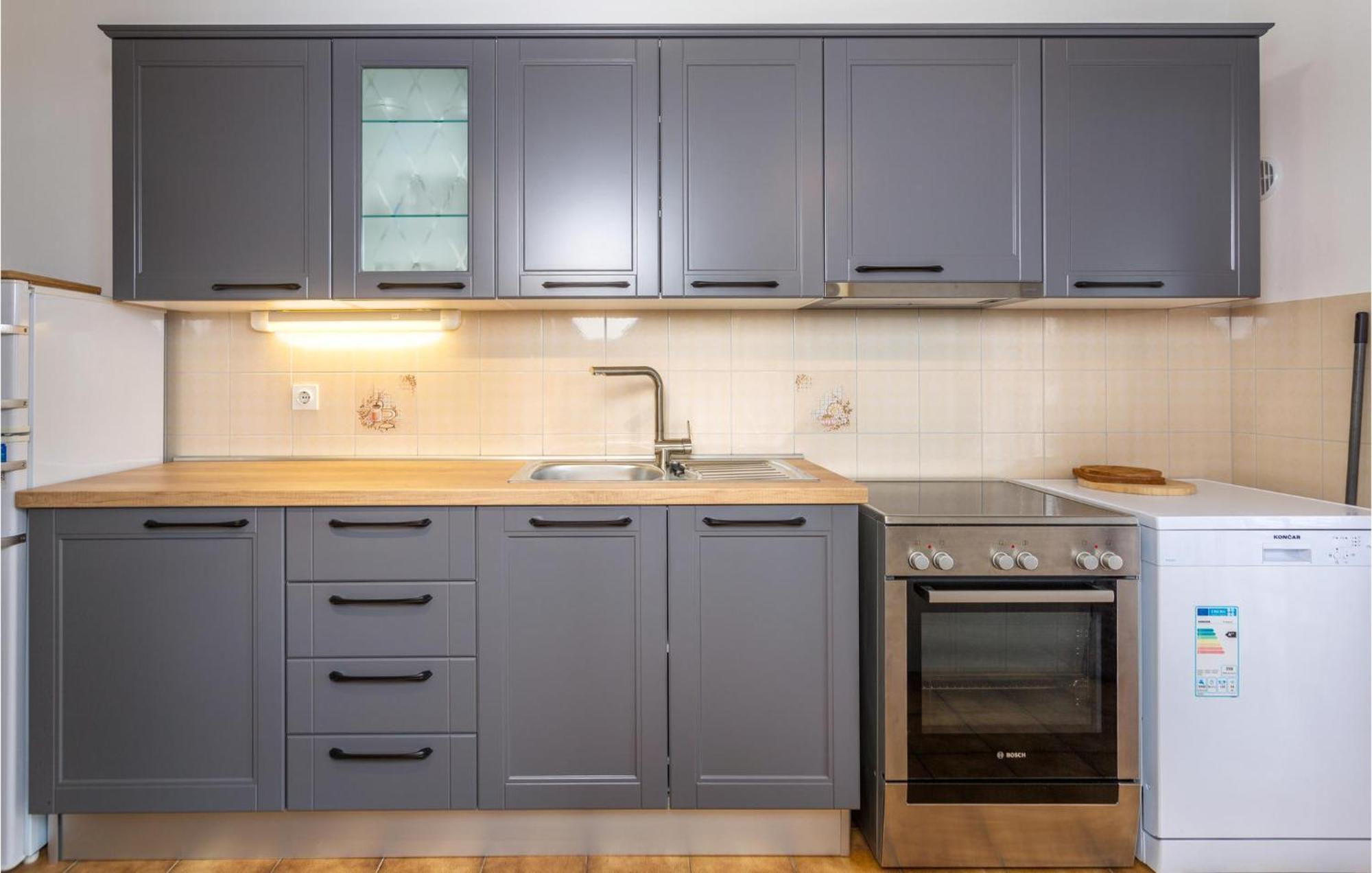 Awesome apartment in Lovran with 4 Bedrooms&WiFi Buitenkant foto