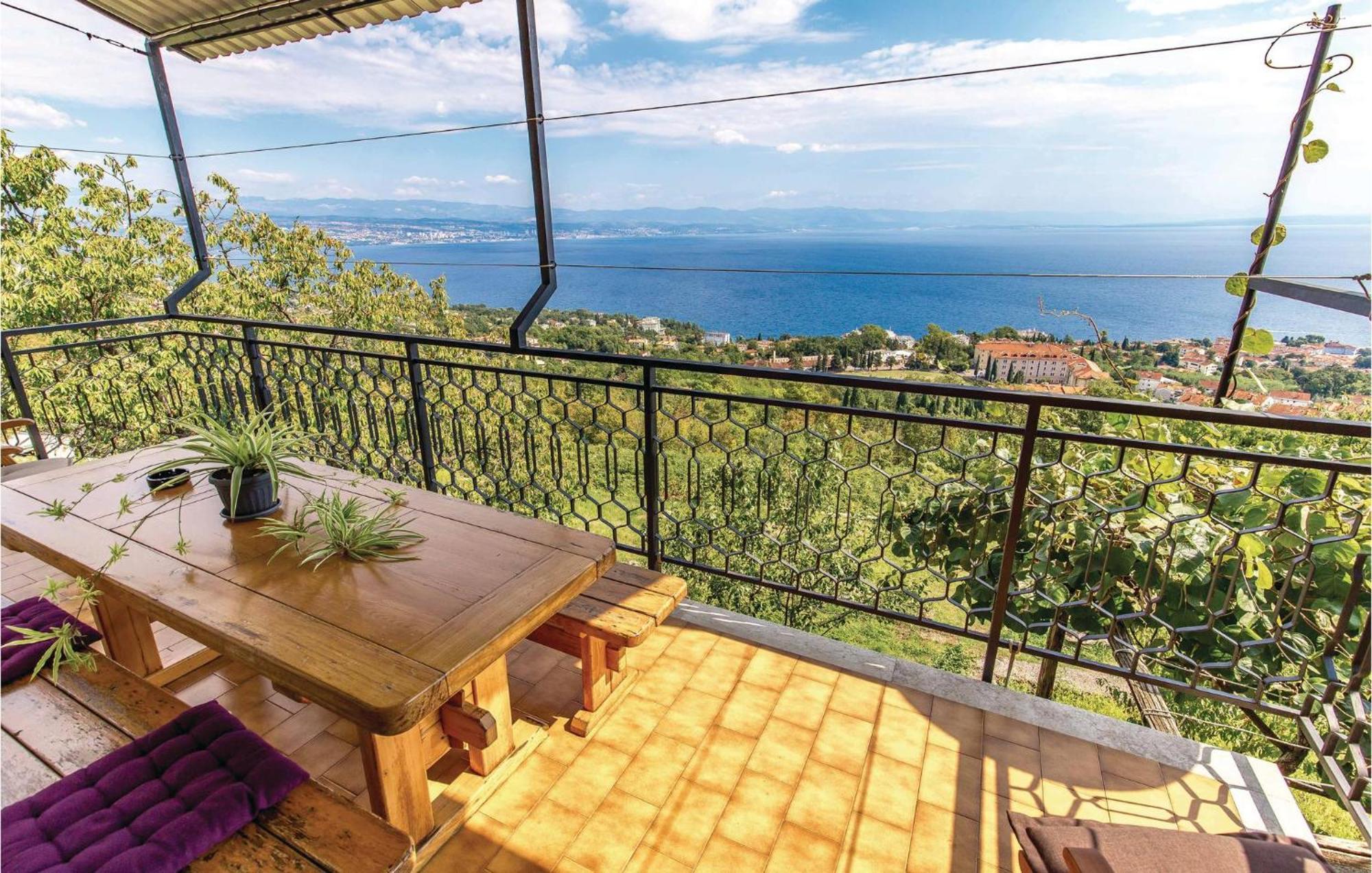 Awesome apartment in Lovran with 4 Bedrooms&WiFi Buitenkant foto