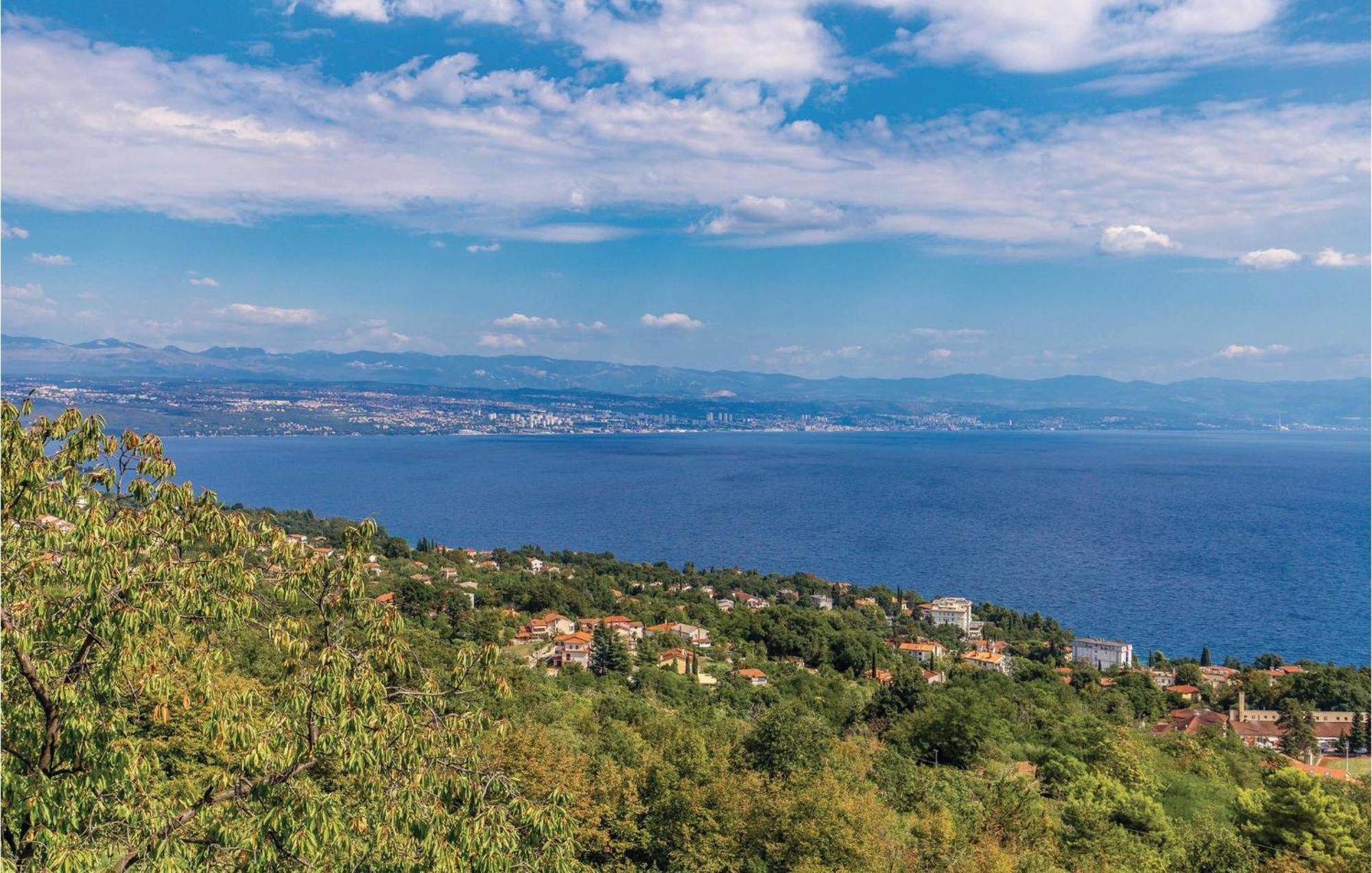 Awesome apartment in Lovran with 4 Bedrooms&WiFi Buitenkant foto