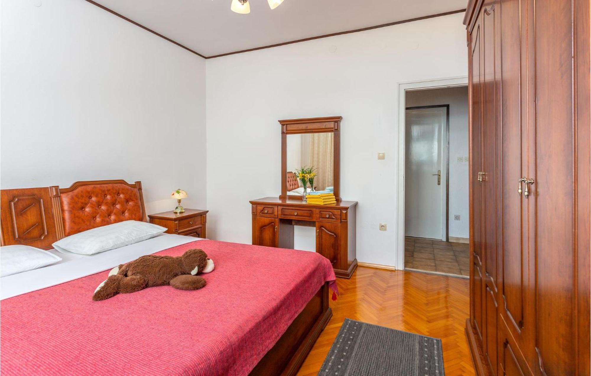 Awesome apartment in Lovran with 4 Bedrooms&WiFi Buitenkant foto