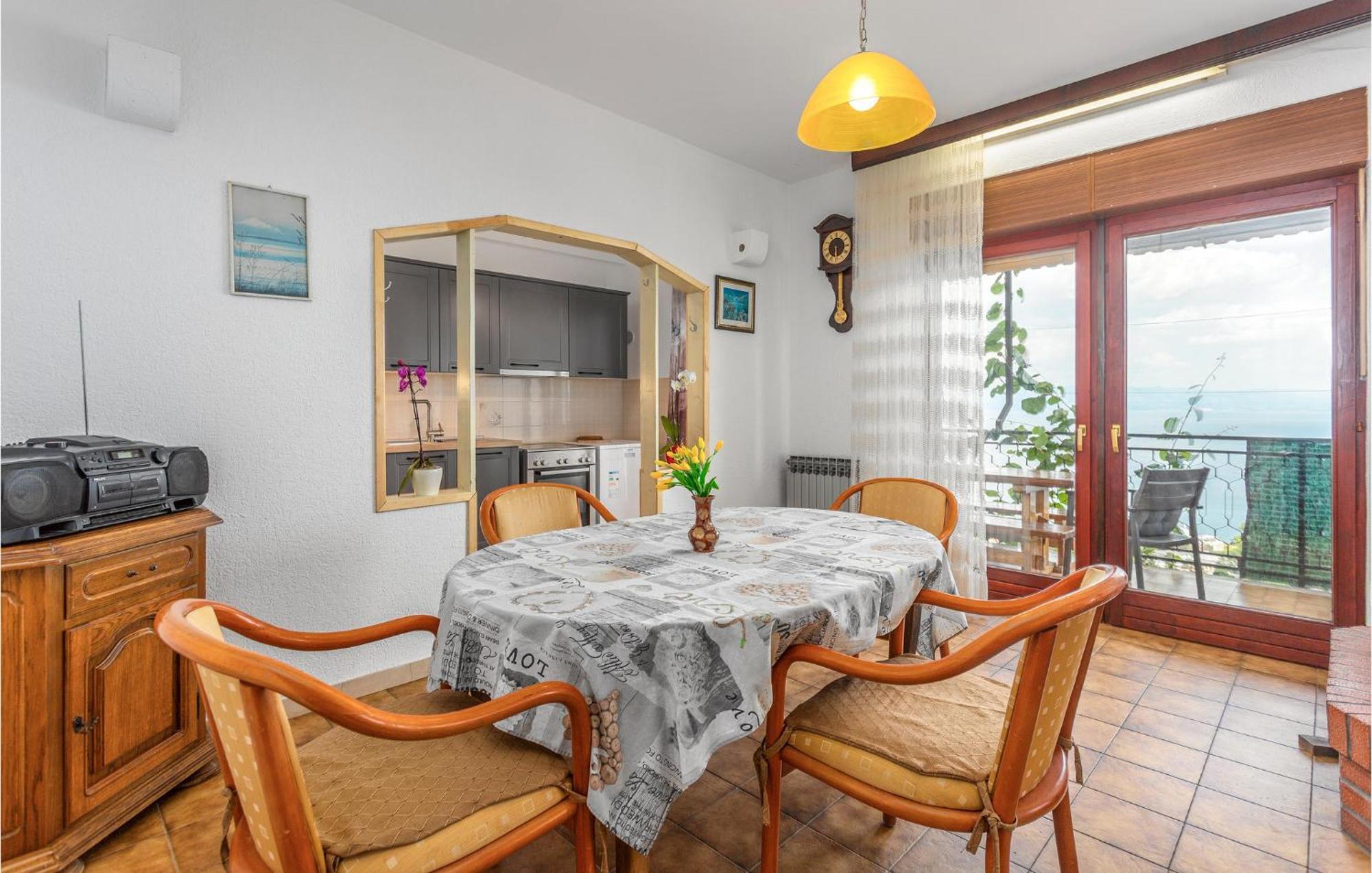 Awesome apartment in Lovran with 4 Bedrooms&WiFi Buitenkant foto