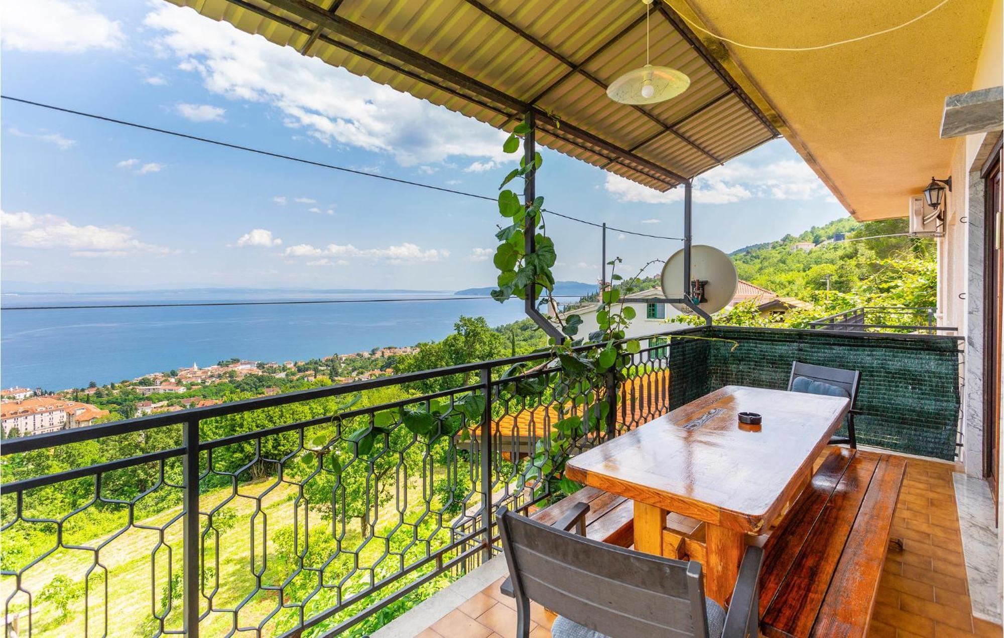 Awesome apartment in Lovran with 4 Bedrooms&WiFi Buitenkant foto
