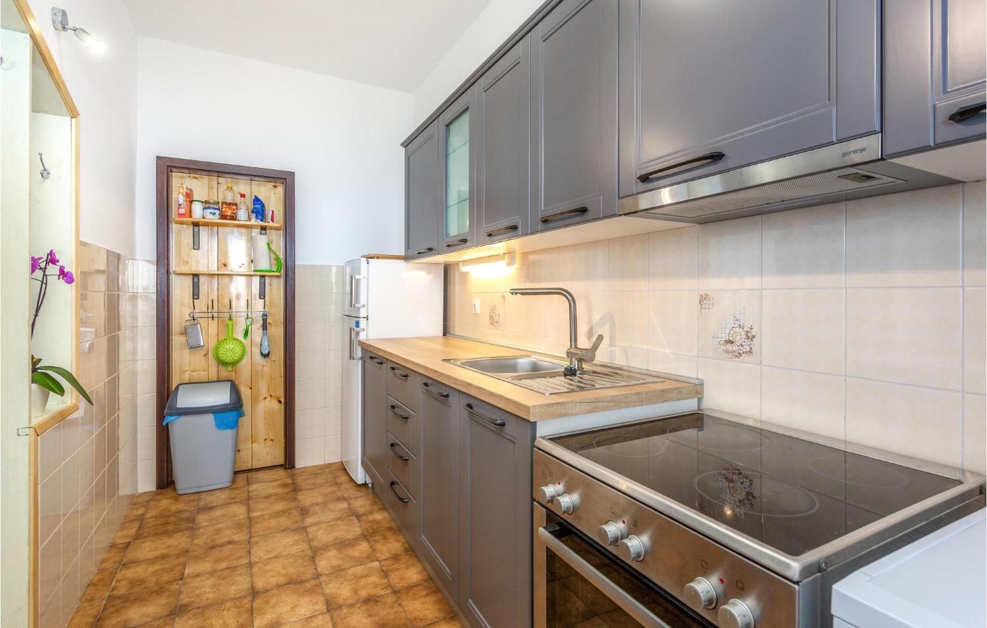 Awesome apartment in Lovran with 4 Bedrooms&WiFi Buitenkant foto