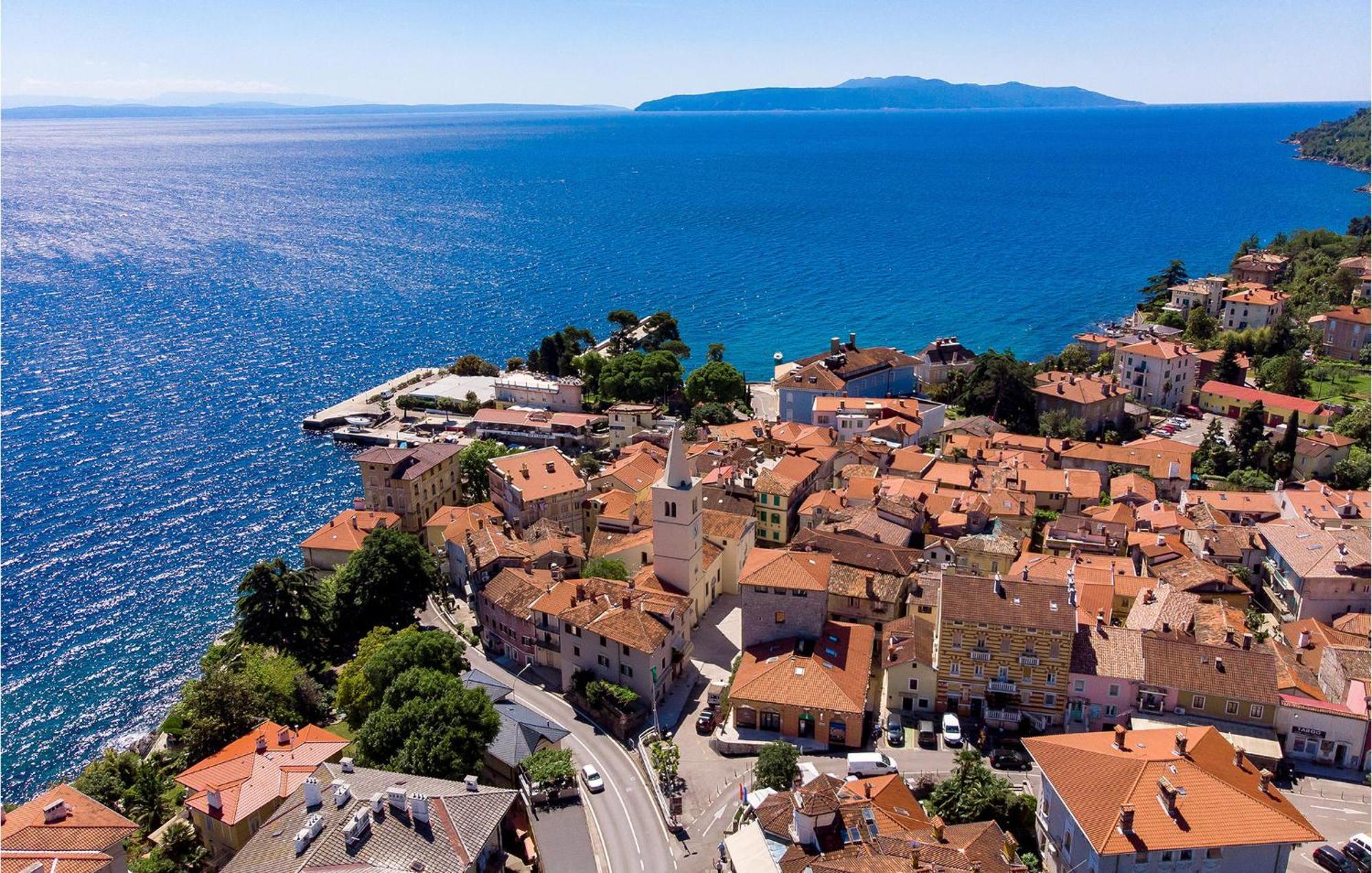 Awesome apartment in Lovran with 4 Bedrooms&WiFi Buitenkant foto
