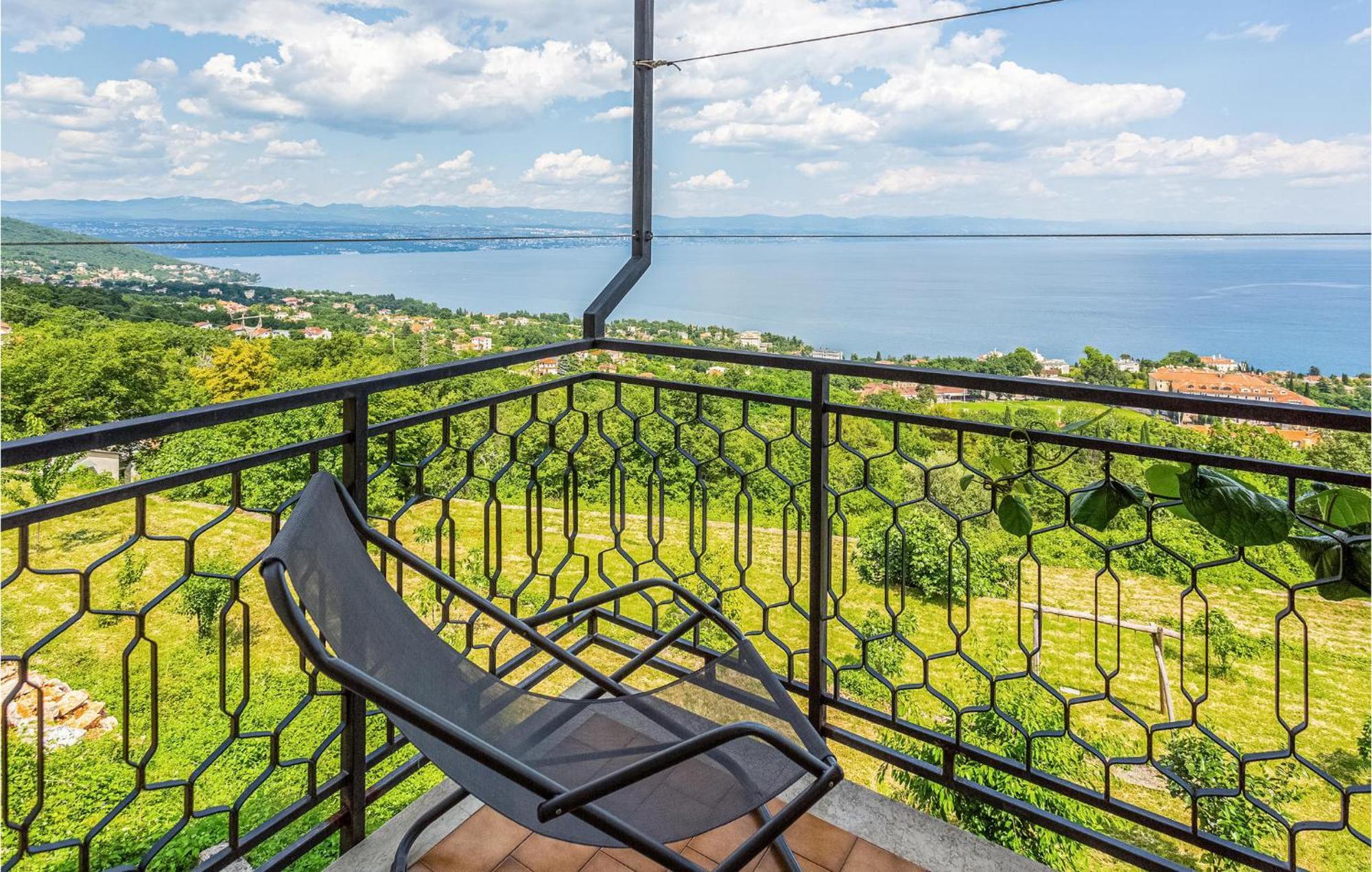 Awesome apartment in Lovran with 4 Bedrooms&WiFi Buitenkant foto