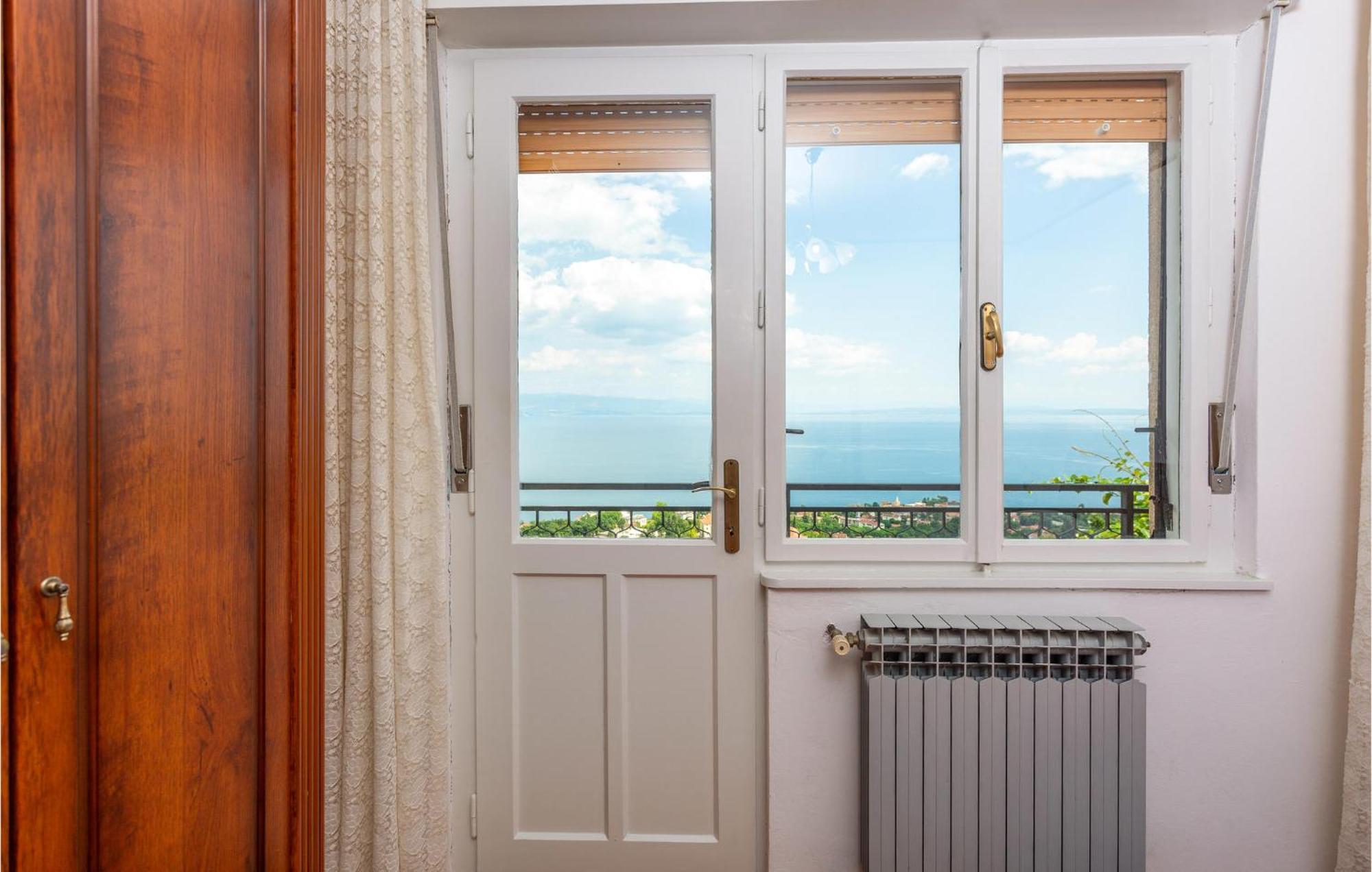 Awesome apartment in Lovran with 4 Bedrooms&WiFi Buitenkant foto